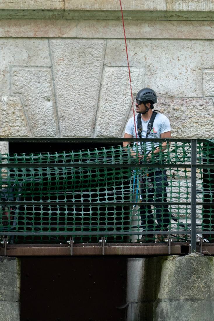Foto: dettaglio imbrago e nodi su corda